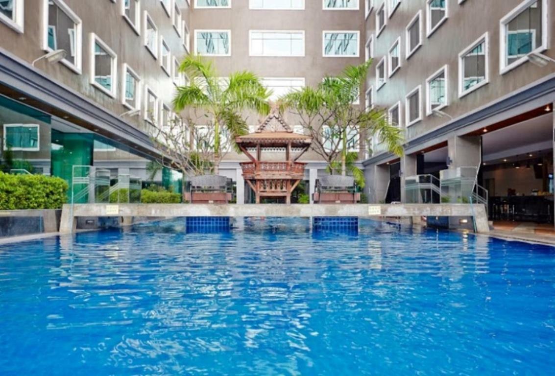 Ease Jomtien Hotel Exterior foto